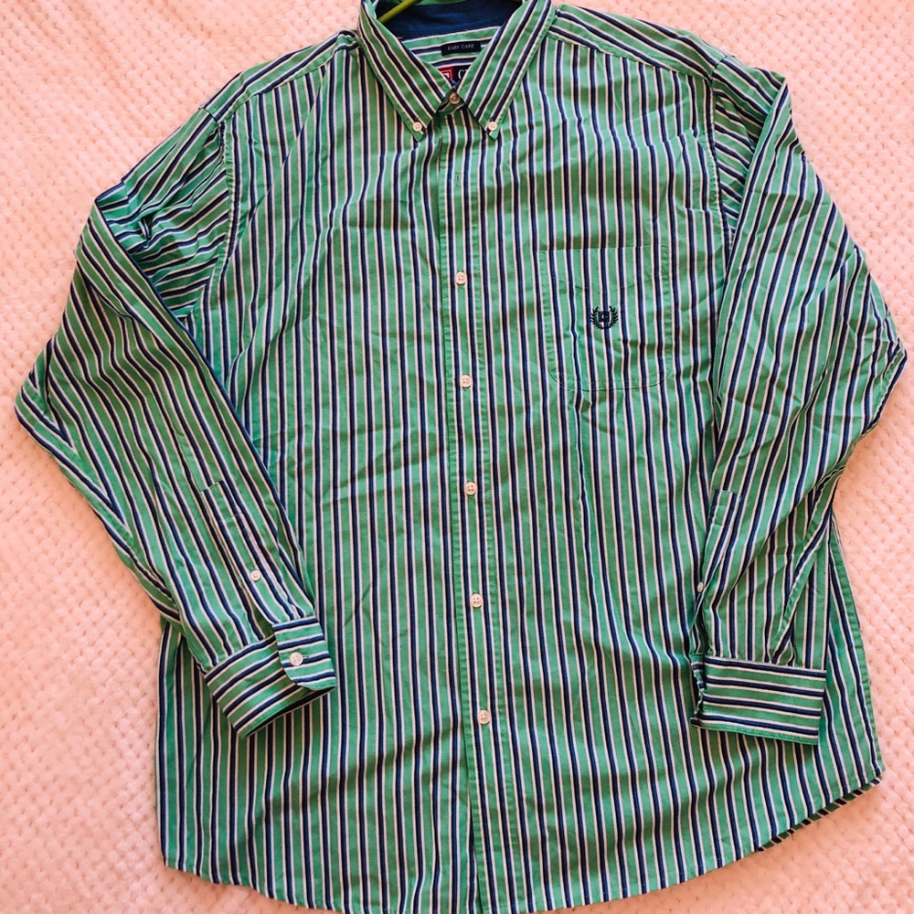 Men’s Chaps easy care button down.